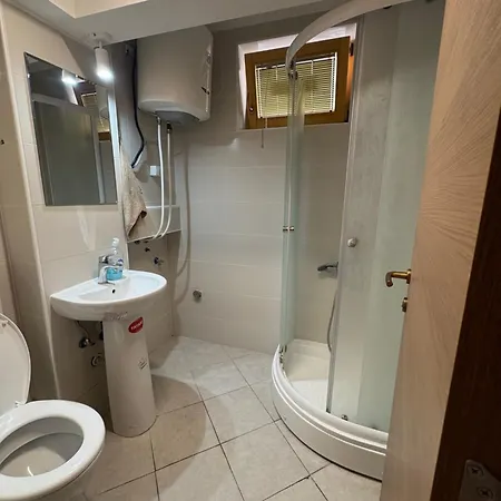 Mixed - 4 Beds *